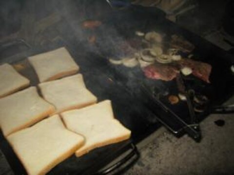 気ままにアウトドア!鉄板焼きでBBQオージー流!
